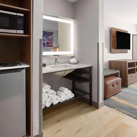 La Quinta Inn & Suites By Wyndham Memphis I-240 Eksteriør billede