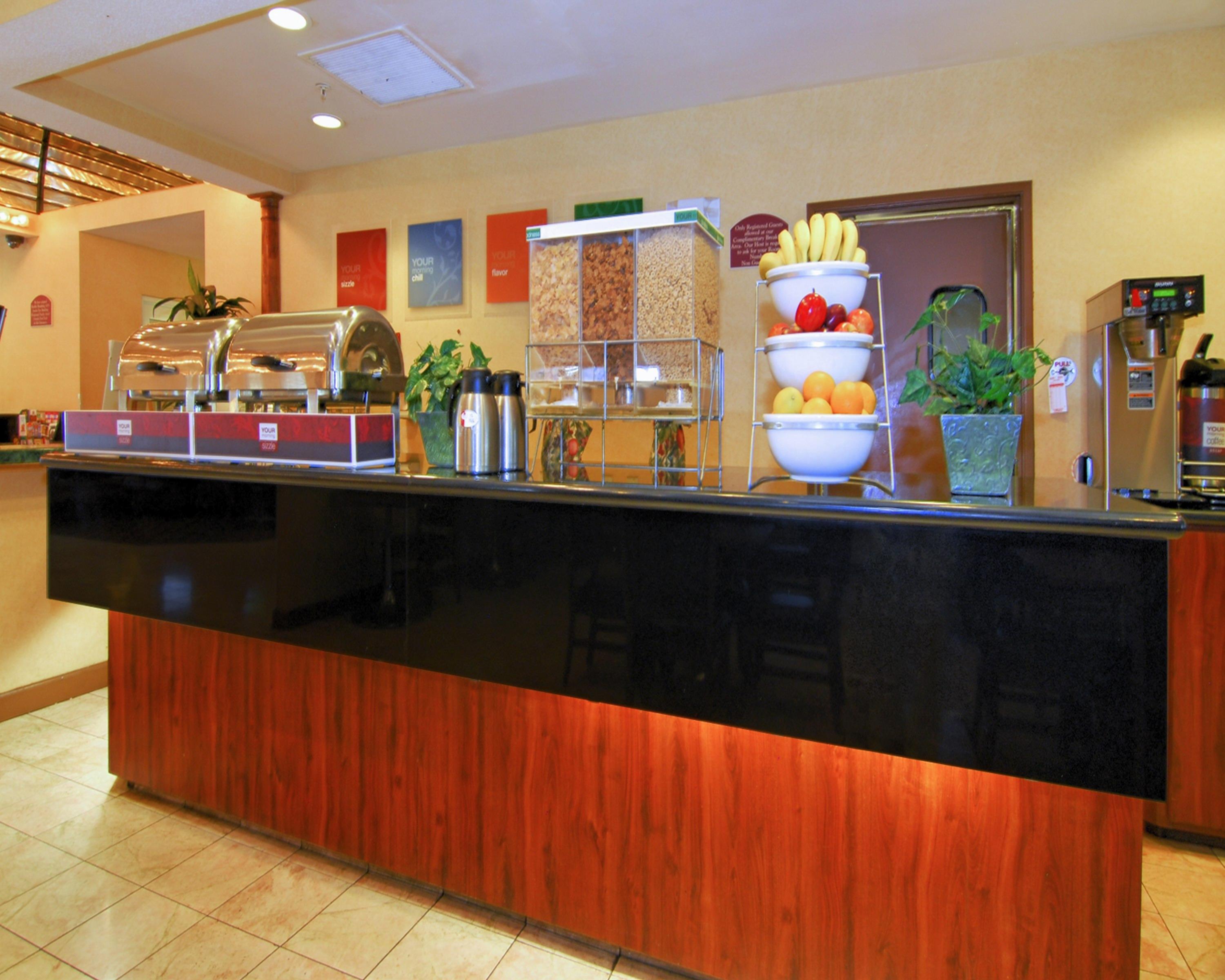 La Quinta Inn & Suites By Wyndham Memphis I-240 Eksteriør billede