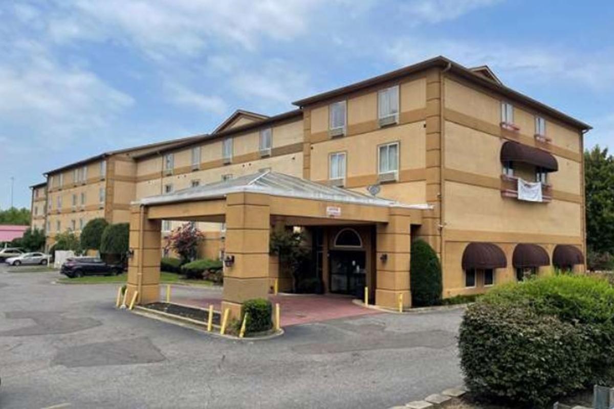La Quinta Inn & Suites By Wyndham Memphis I-240 Eksteriør billede