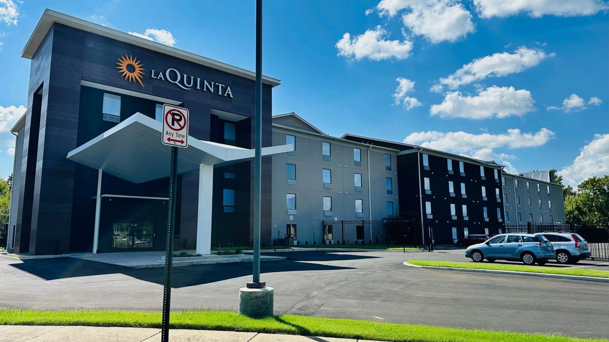 La Quinta Inn & Suites By Wyndham Memphis I-240 Eksteriør billede