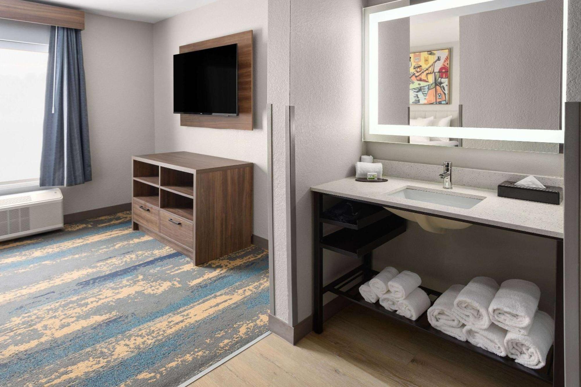 La Quinta Inn & Suites By Wyndham Memphis I-240 Eksteriør billede